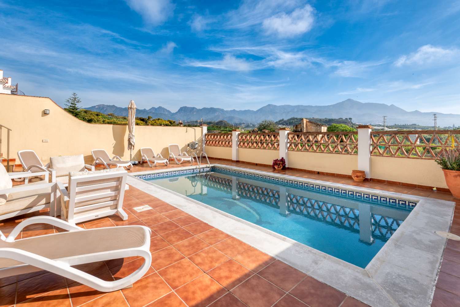 Villa independiente con piscina privada en venta en Punta Lara, Nerja