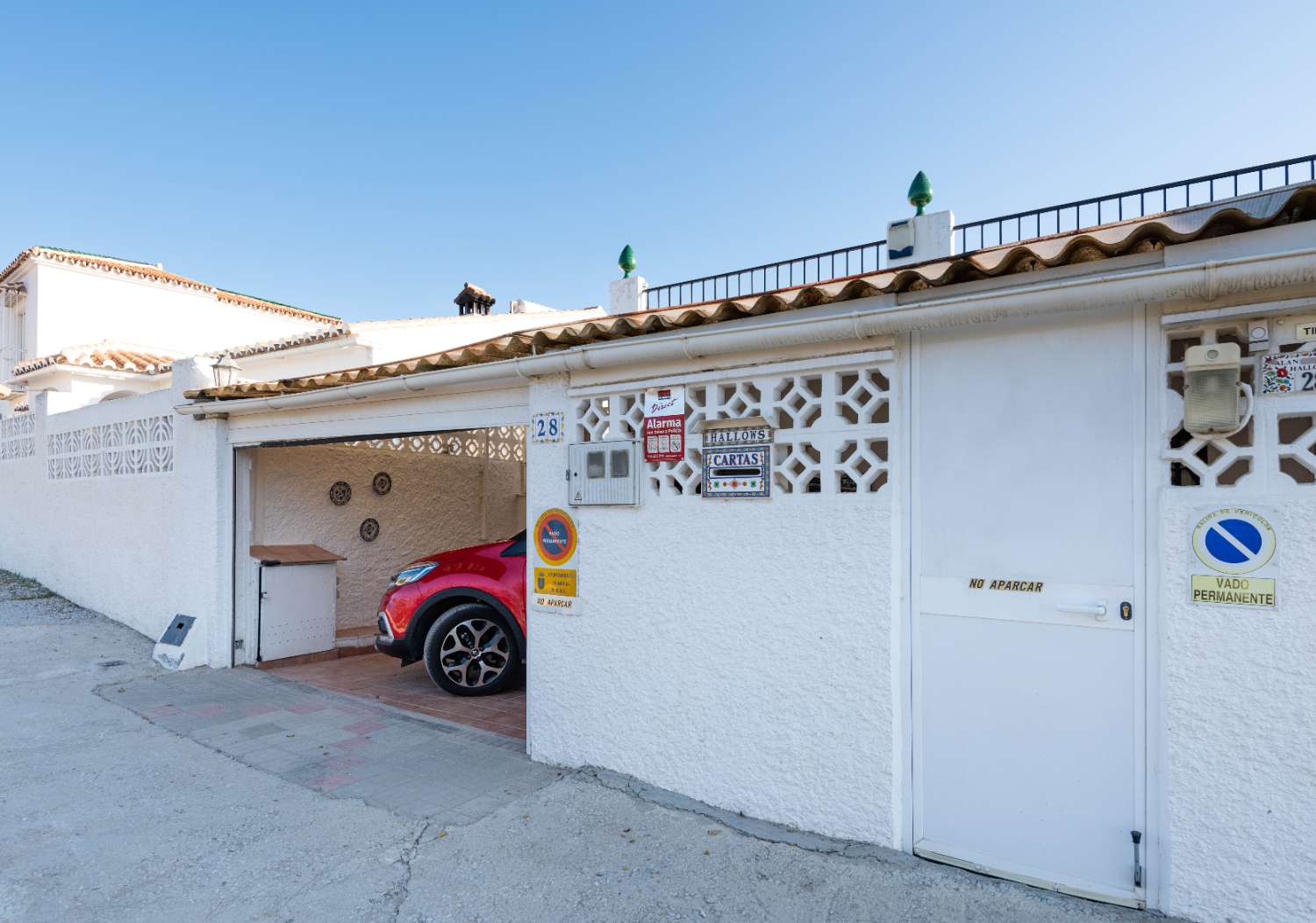House with private pool for sale in Nerja
