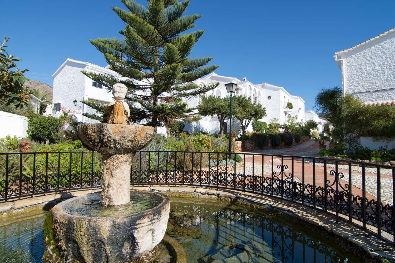 Villa zum Verkauf im Dorf Capistrano Nerja