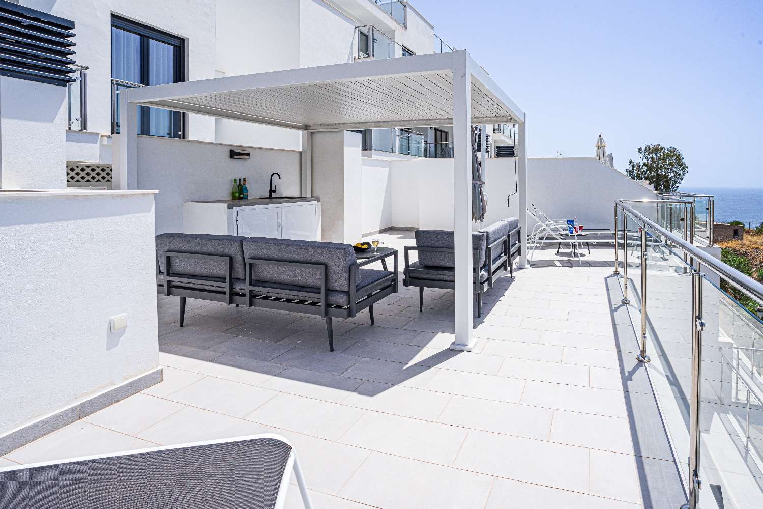 Nieuw gebouwd appartement te koop met geweldig uitzicht op zee