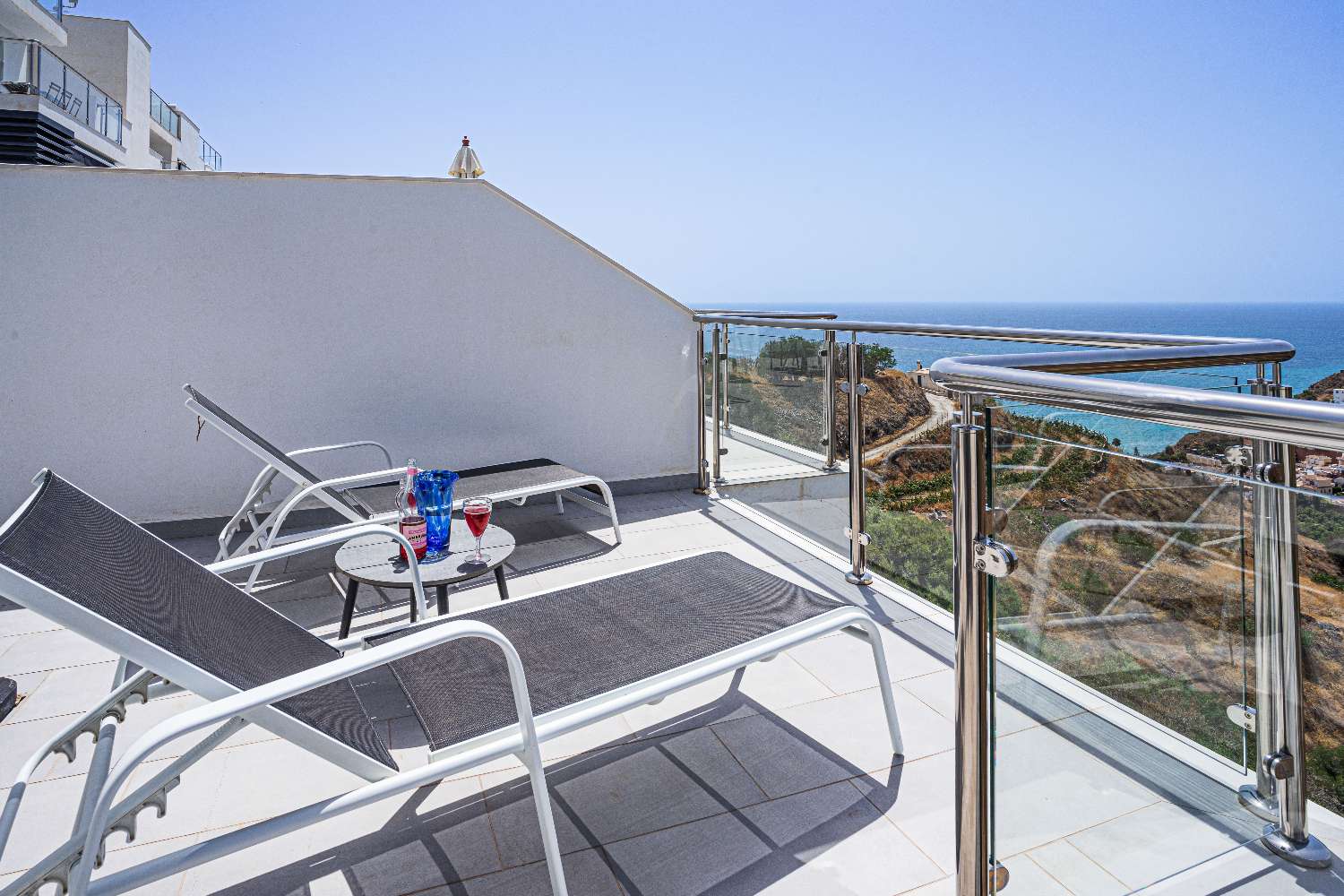 Nieuw gebouwd appartement te koop met geweldig uitzicht op zee