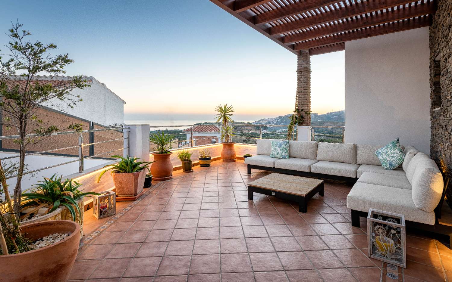 Detached villa with private pool for sale in Nerja