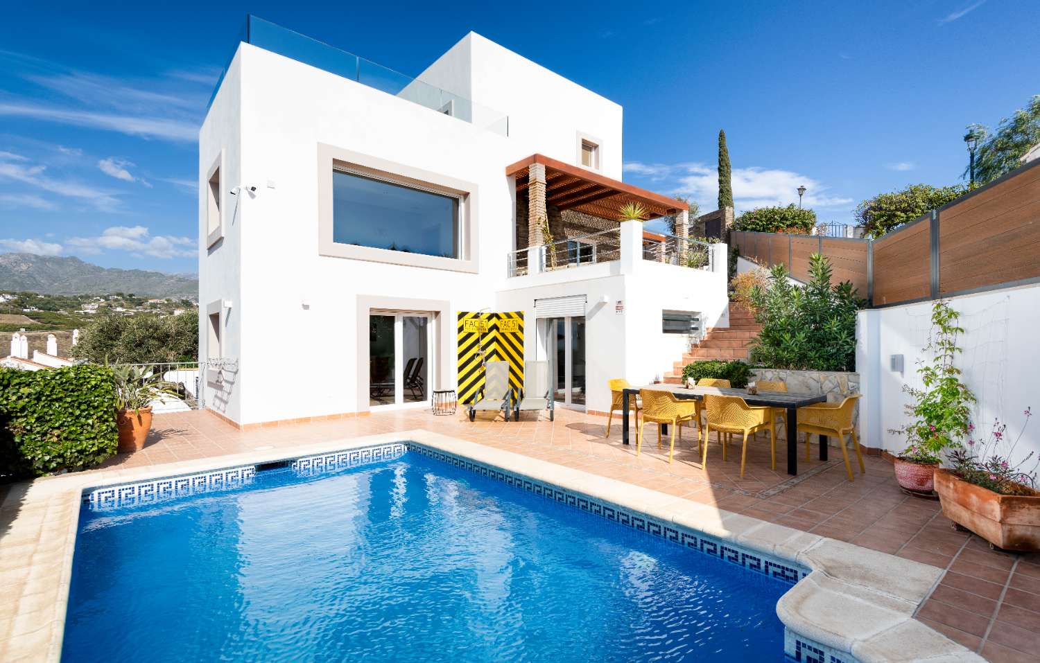 Detached villa with private pool for sale in Nerja