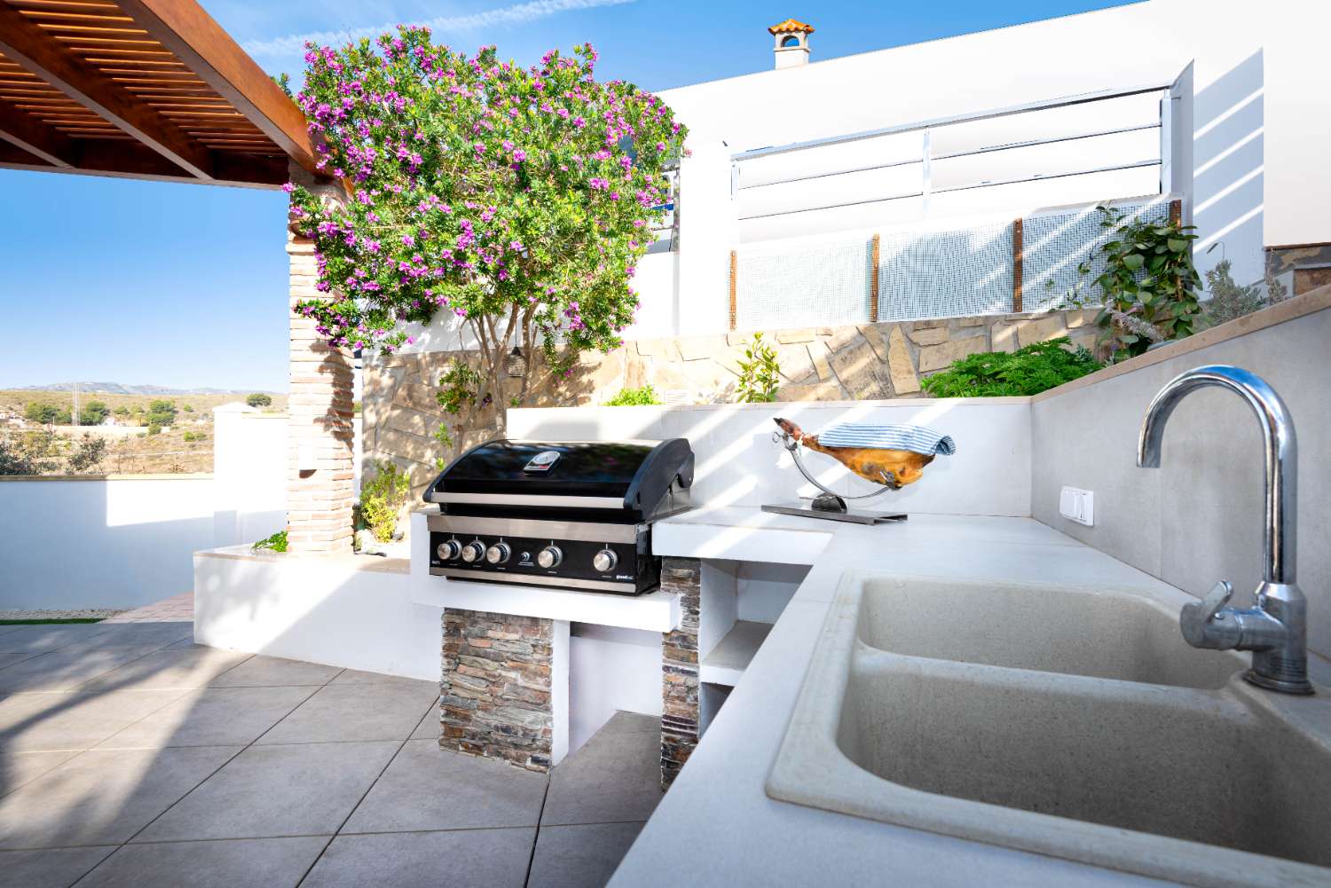 Detached villa with private pool for sale in Nerja