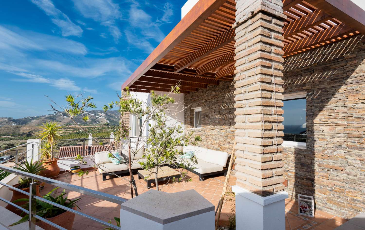 Detached villa with private pool for sale in Nerja