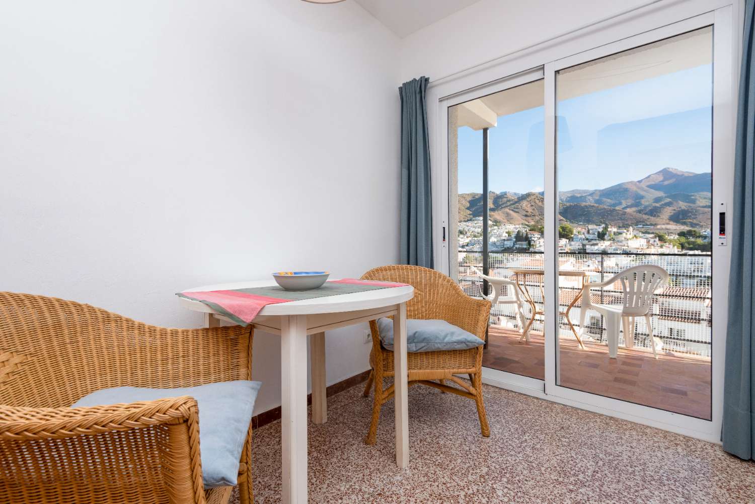 Apartment with sea views near Burriana beach and the Hotel Parador in Nerja
