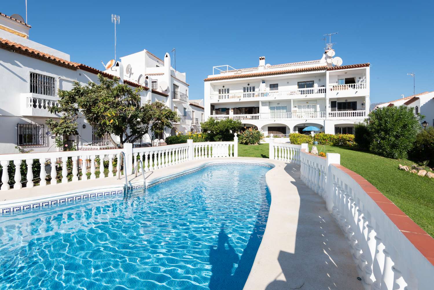 Half vrijstaande woning te koop nabij Burriana strand in Nerja