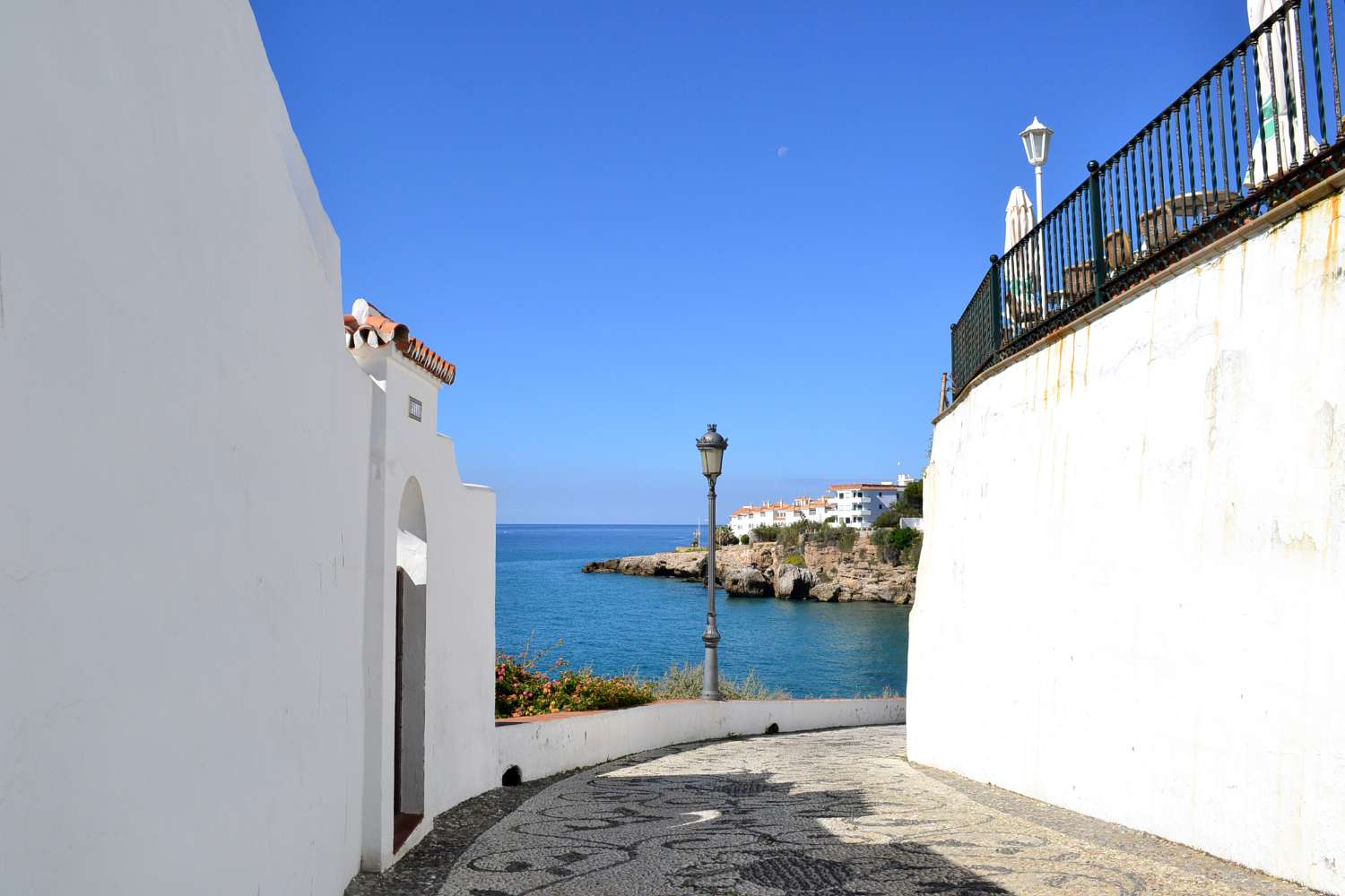 Leilighet til salgs i Nerja som ligger i Verde Mar, et av de mest ettertraktede leilighetskompleksene i sentrum av Nerja