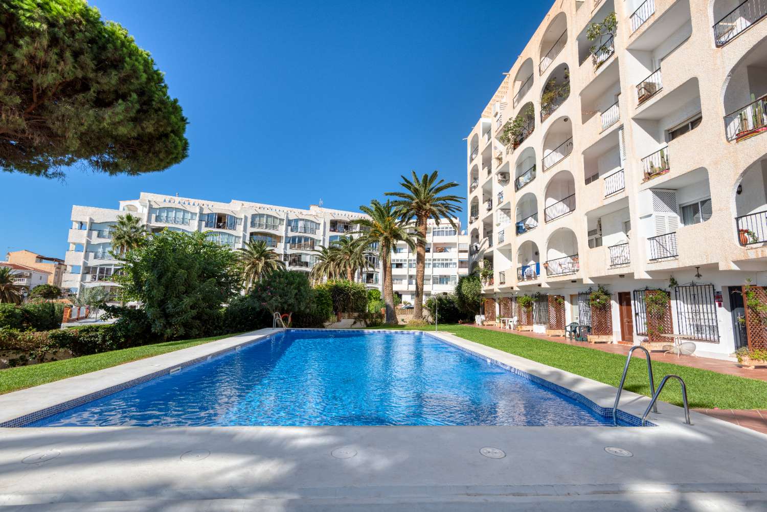 Appartement à vendre à Nerja situé à Verde Mar, l'un des complexes d'appartements les plus recherchés du centre de Nerja