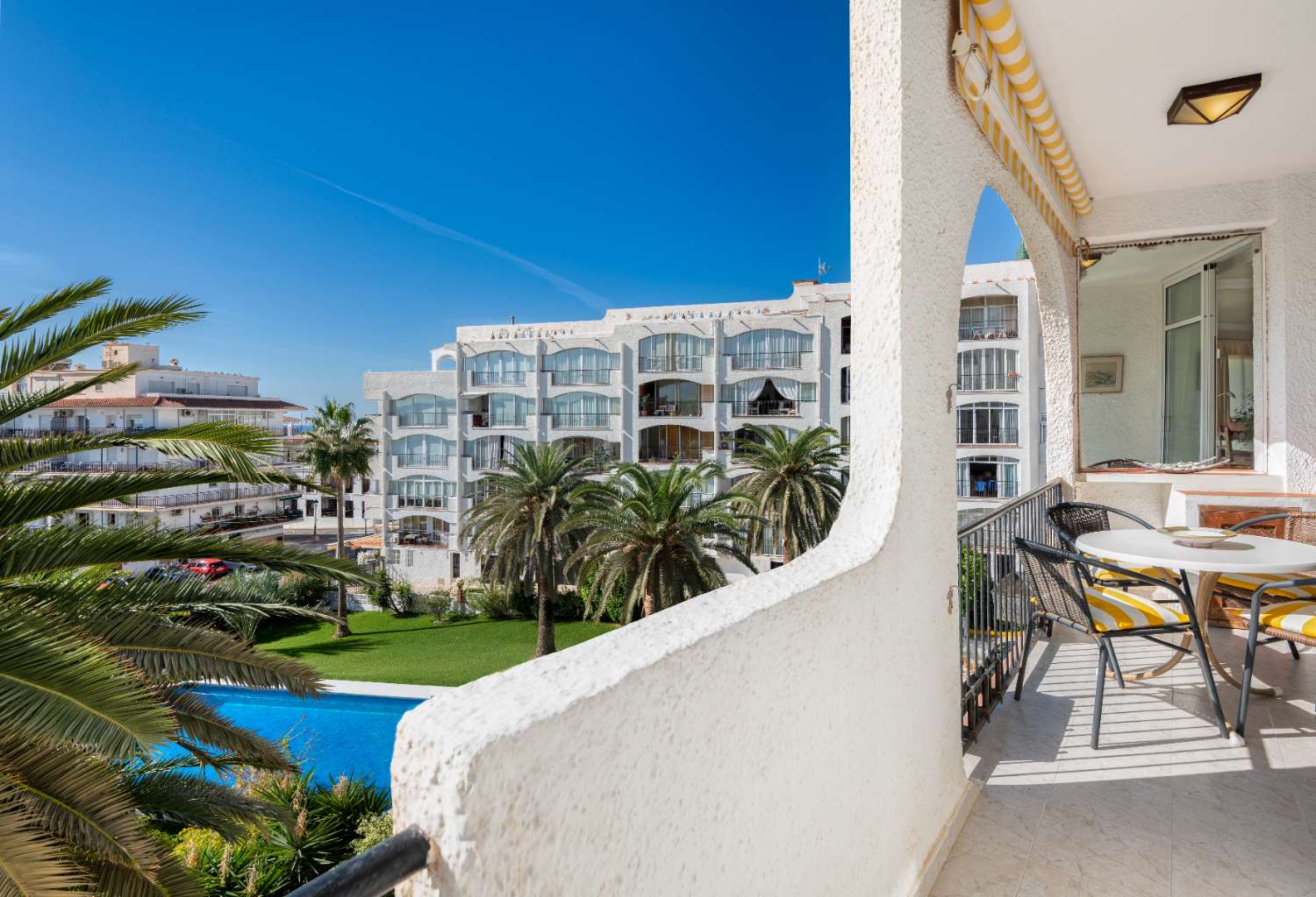 Appartement te koop in Nerja gelegen in Verde Mar, een van de meest gewilde appartementencomplexen in het centrum van Nerja