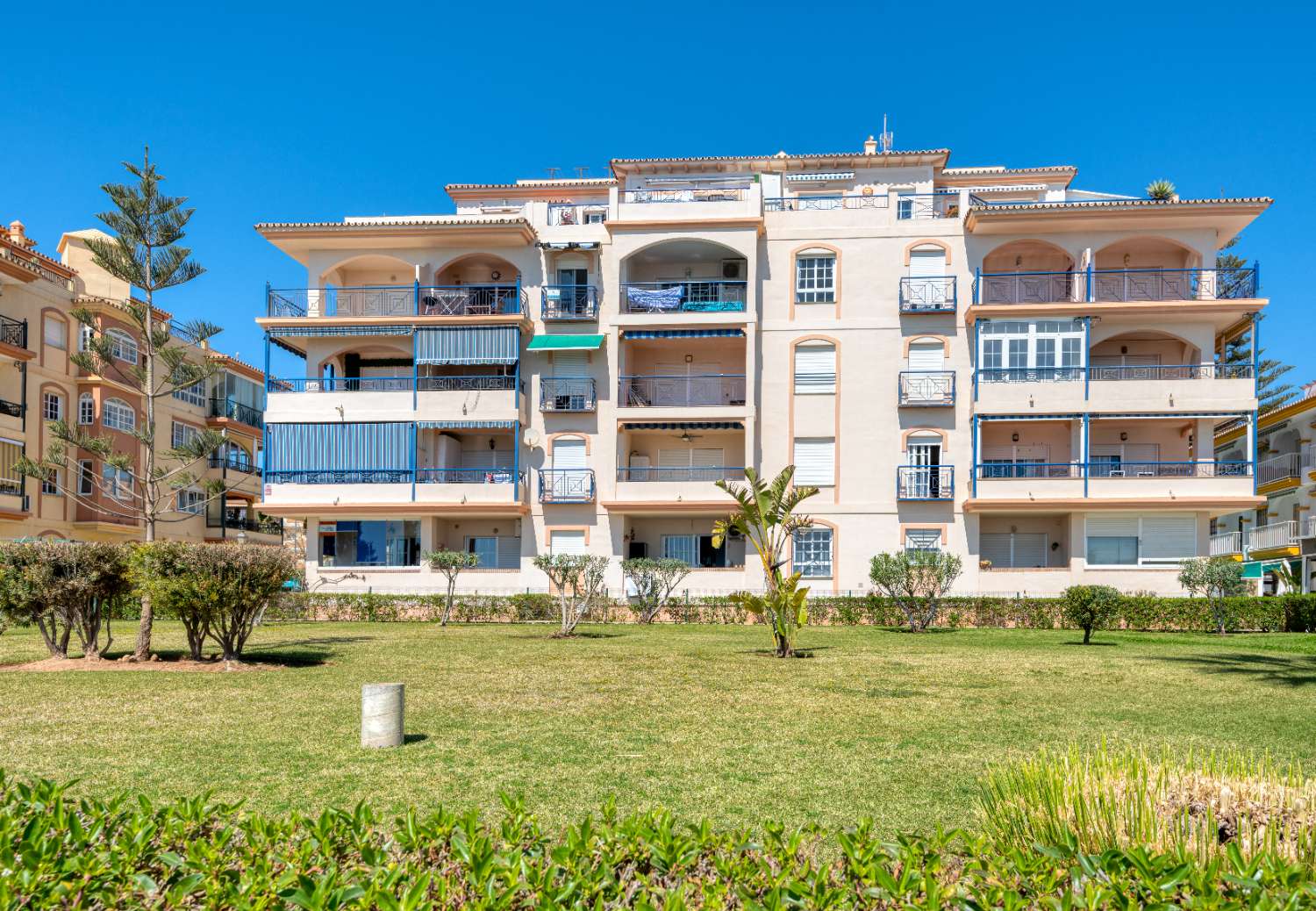 Beachfront apartment for sale in El Peñoncillo, Torrox