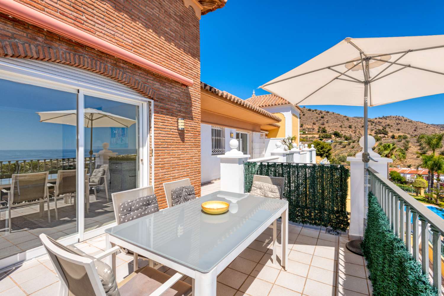 New to the market one of the best penthouses in Nerja with spectacular 180 degree views of mountains, sea and all of Nerja.