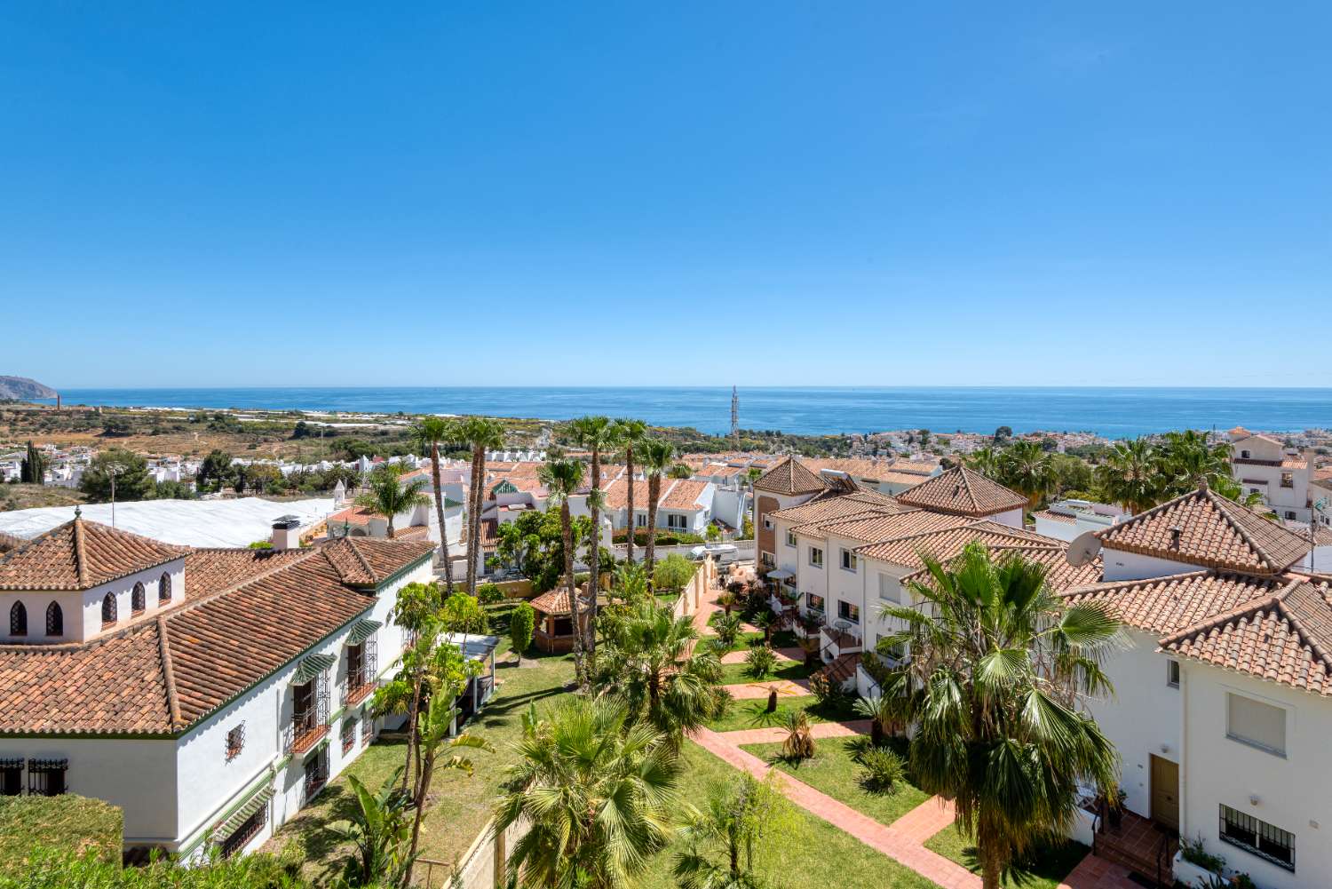 Eine der besten Wohnungen in Nerja mit spektakulärem 180 Grad Blick auf Berge, See und ganz Nerja steht zum Verkauf.