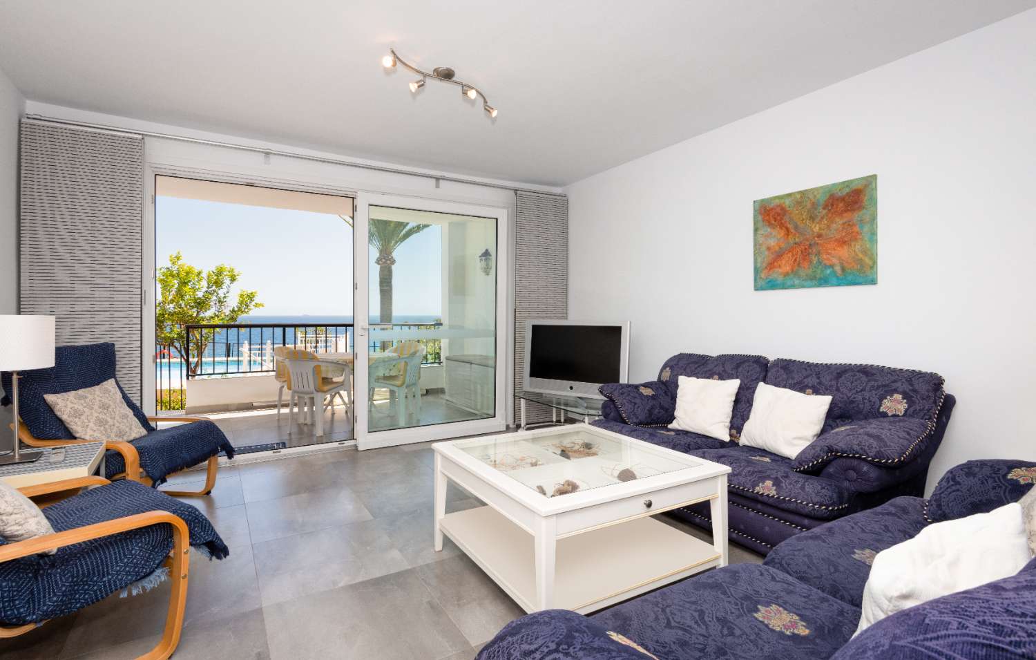 New to the market a frontline apartment in Edificio Tuhillo, in the Parador area of Nerja