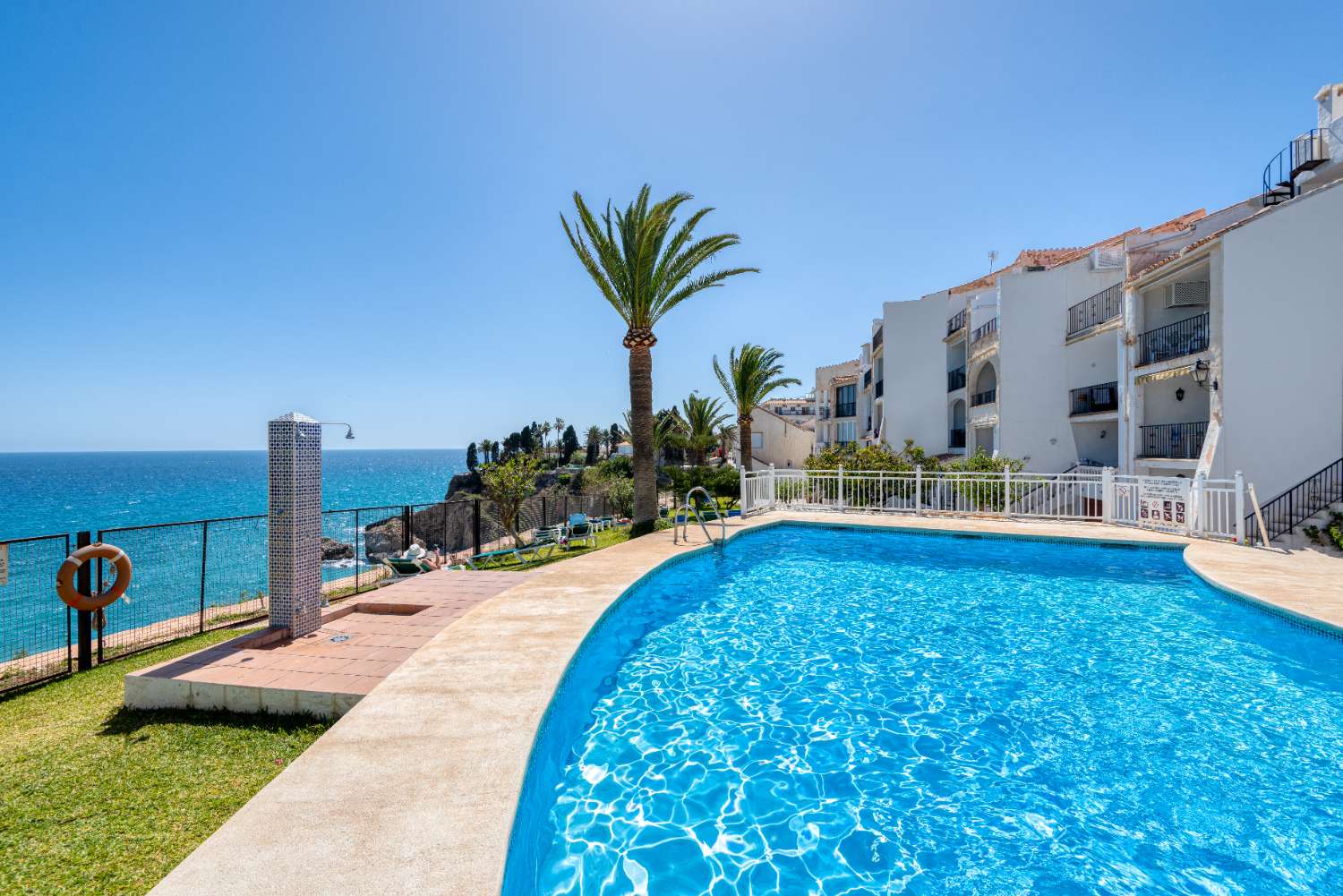 New to the market a frontline apartment in Edificio Tuhillo, in the Parador area of Nerja