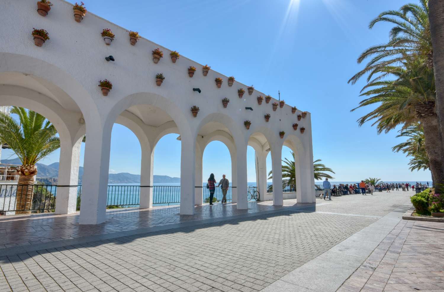 Nieuw op de markt een eerstelijns appartement in Edificio Tuhillo, in het Parador-gebied van Nerja