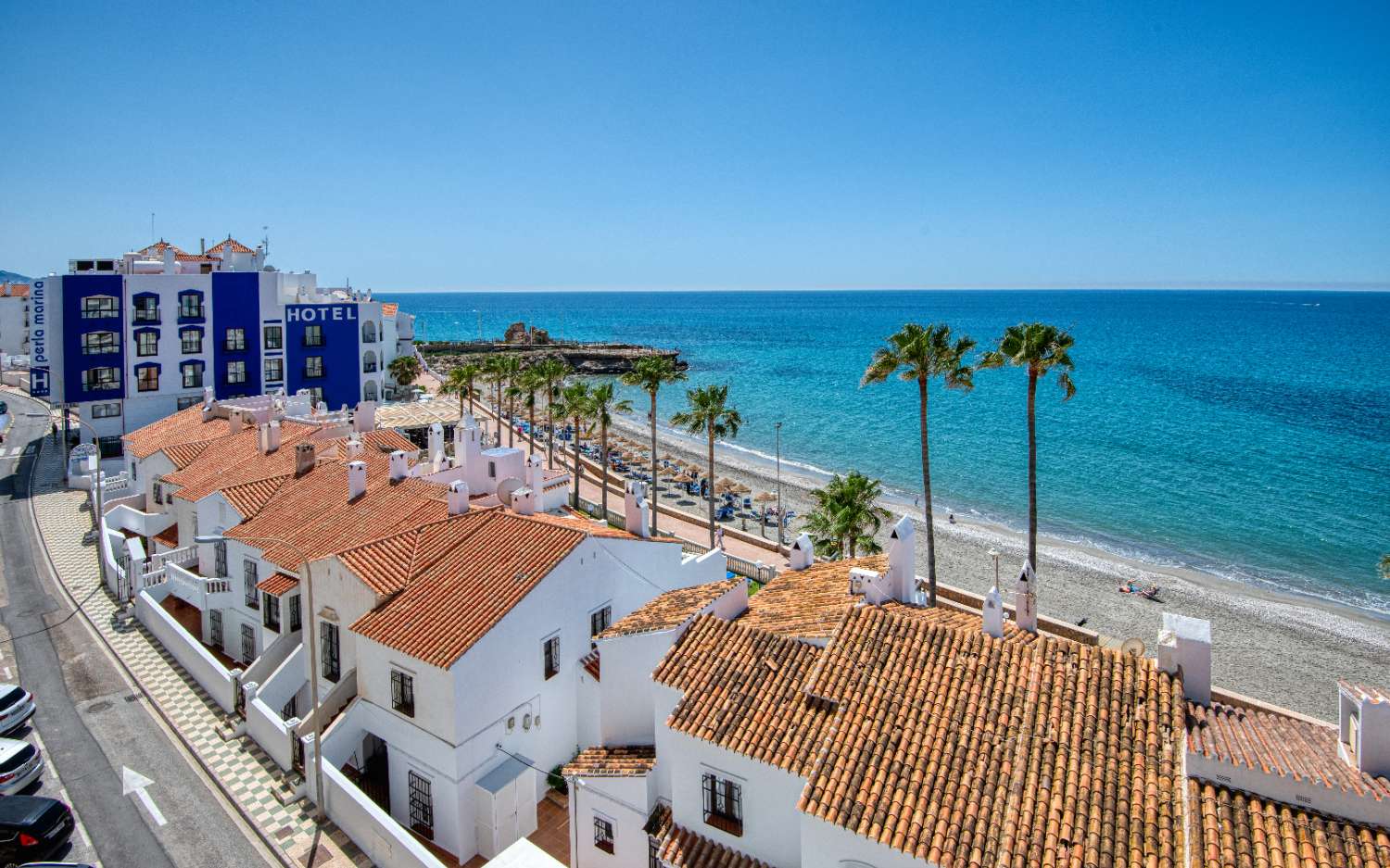 Lägenhet på översta våningen med havsutsikt till salu i Nerja, Torrecilla strandområde