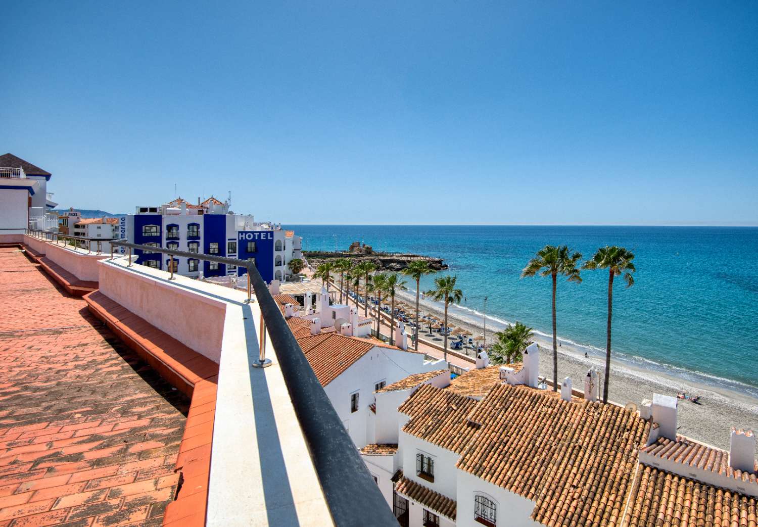 Appartement op de bovenste verdieping met zeezicht te koop in Nerja, Torrecilla strand