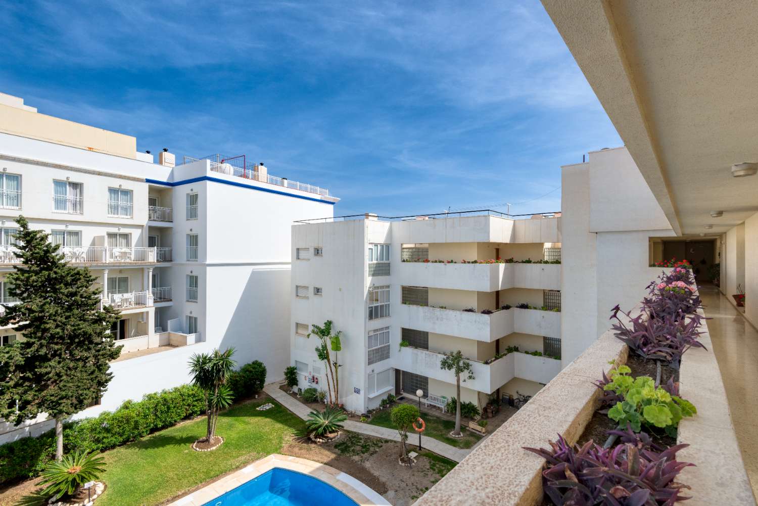 Appartement op de bovenste verdieping met zeezicht te koop in Nerja, Torrecilla strand