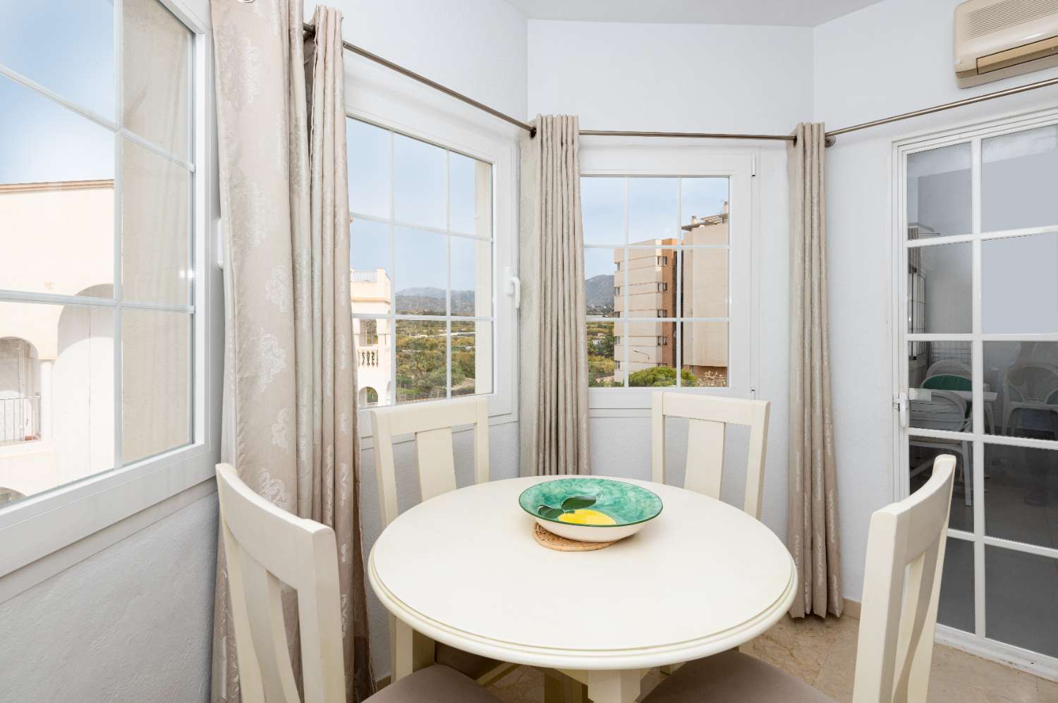 Dachgeschosswohnung mit Meerblick zum Verkauf in Nerja, Strandgebiet von Torrecilla