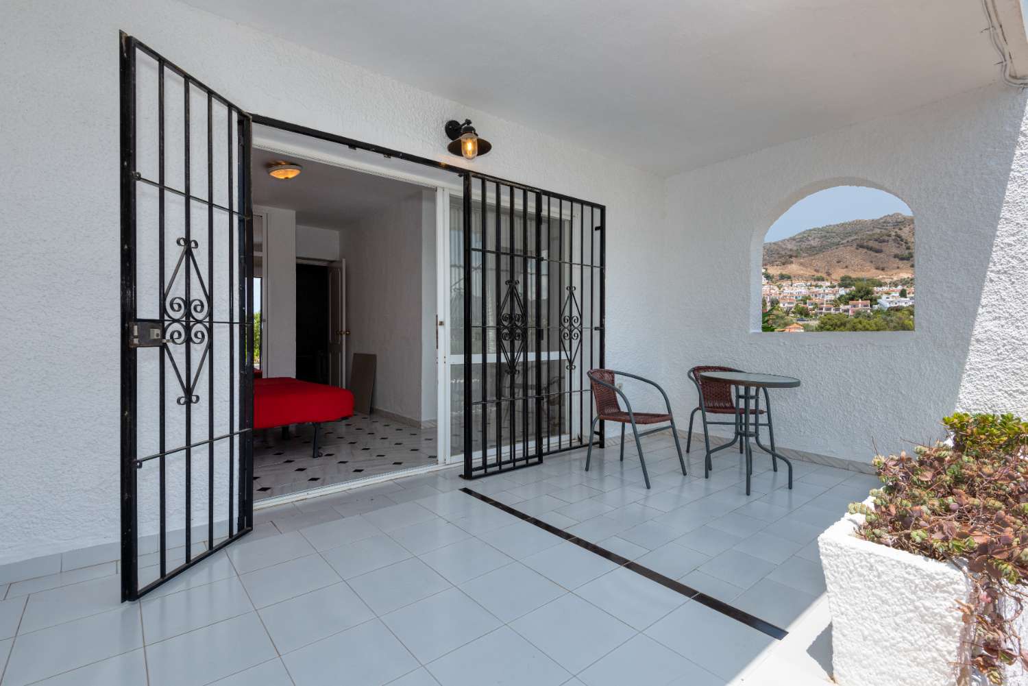 Villa individuelle à vendre à Nerja avec une vue fantastique sur la mer et la montagne