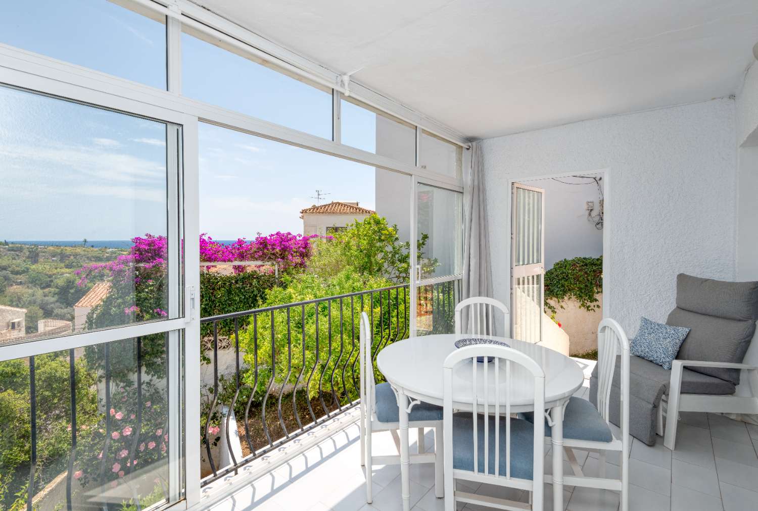 Villa individuelle à vendre à Nerja avec une vue fantastique sur la mer et la montagne