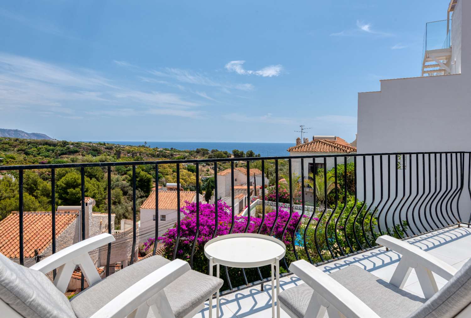 Villa individuelle à vendre à Nerja avec une vue fantastique sur la mer et la montagne