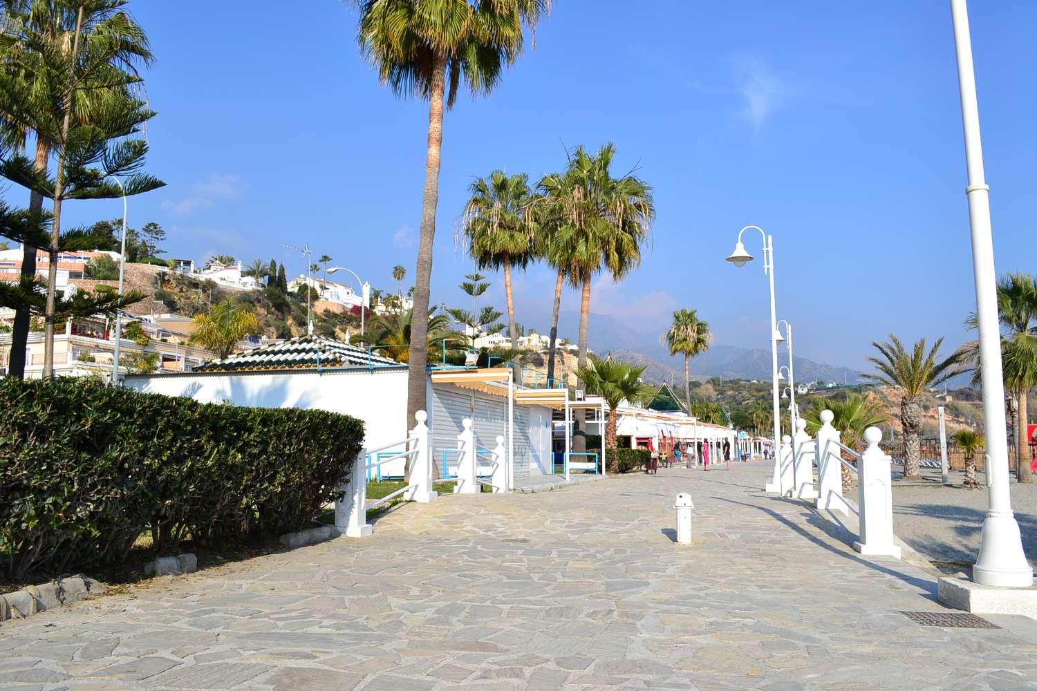 Vrijstaande villa te koop in Nerja met fantastisch uitzicht op zee en de bergen