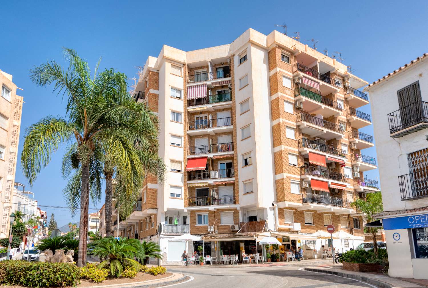 Apartment for sale in Edificio Bahia, next to the Hotel Parador in Nerja