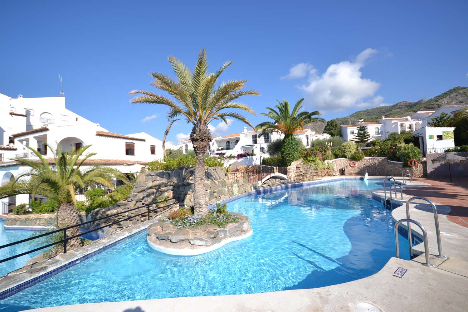 Immobilien zum Verkauf im Dorf Capistrano, Nerja