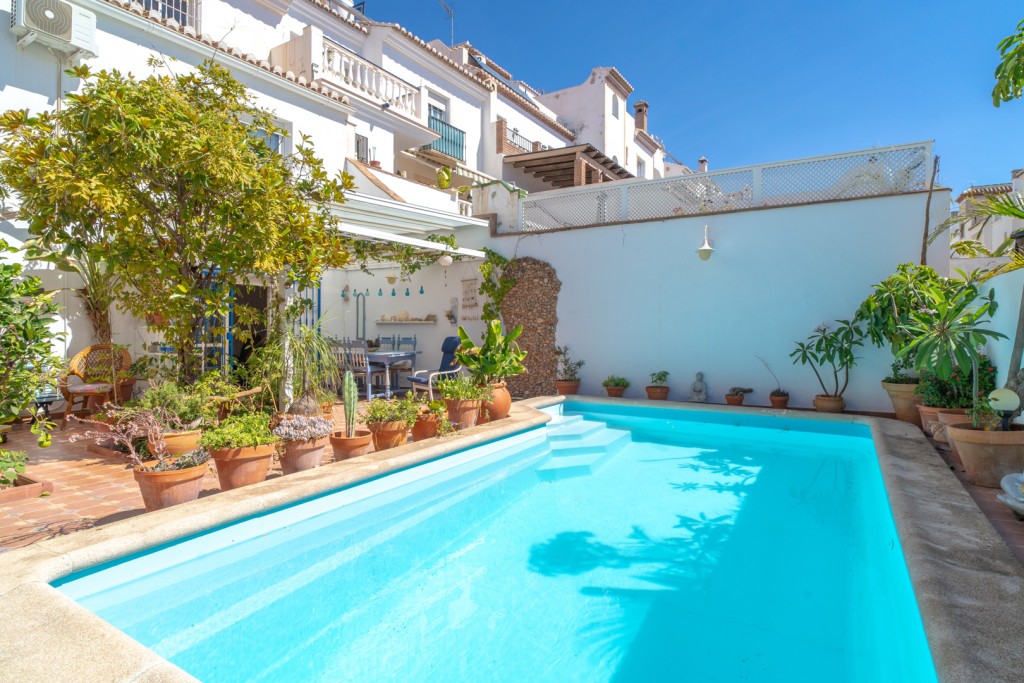 Radhus med privat pool i Nerja