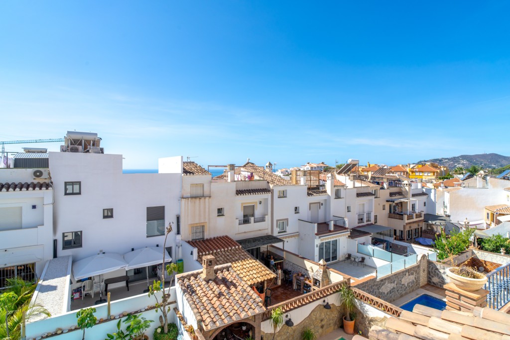 Casa adosada con piscina privada en Nerja