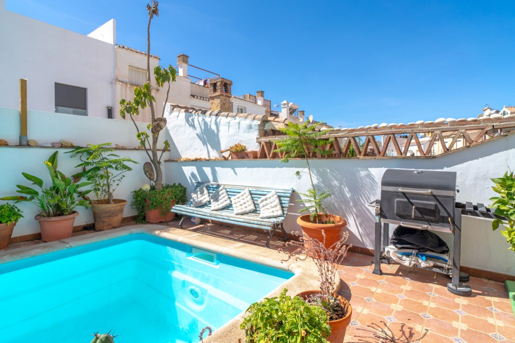 Casa adosada con piscina privada en Nerja