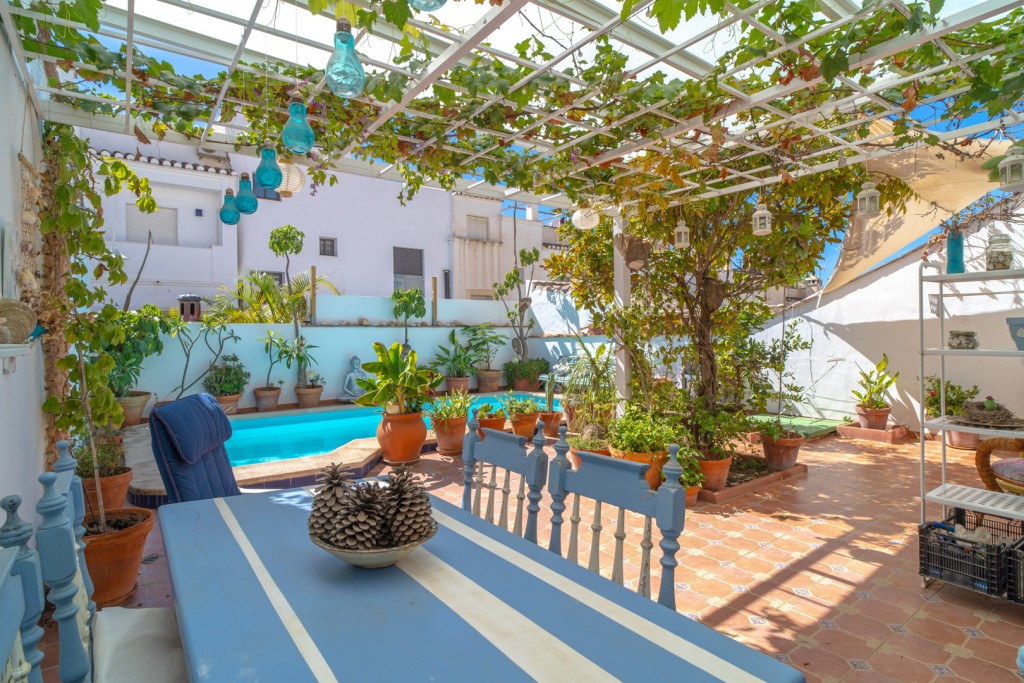 Casa adosada con piscina privada en Nerja