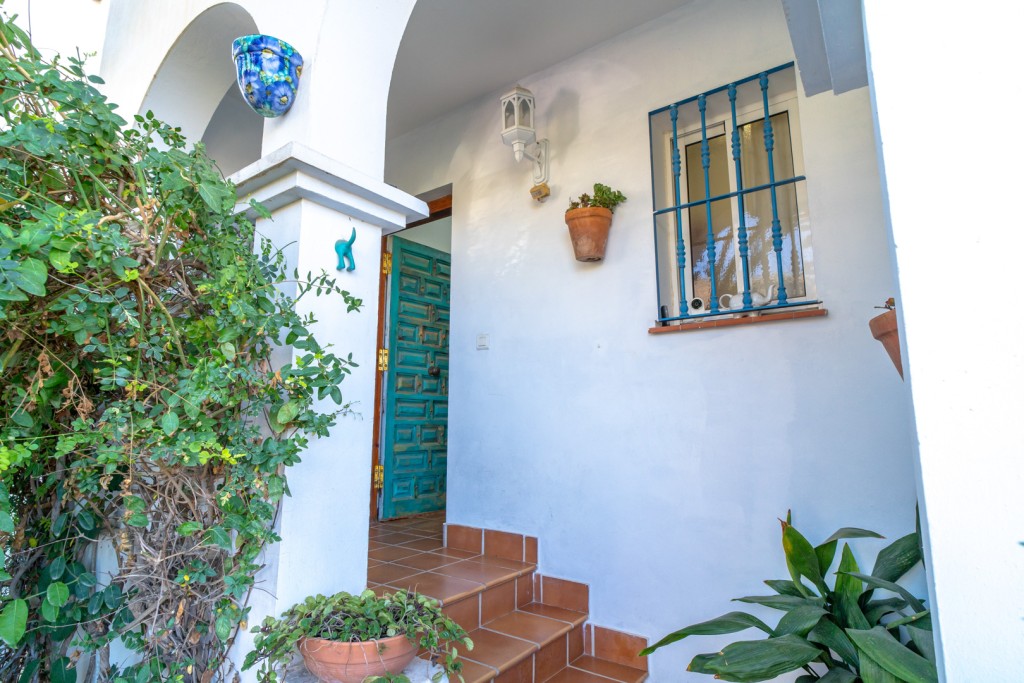 Casa adosada con piscina privada en Nerja