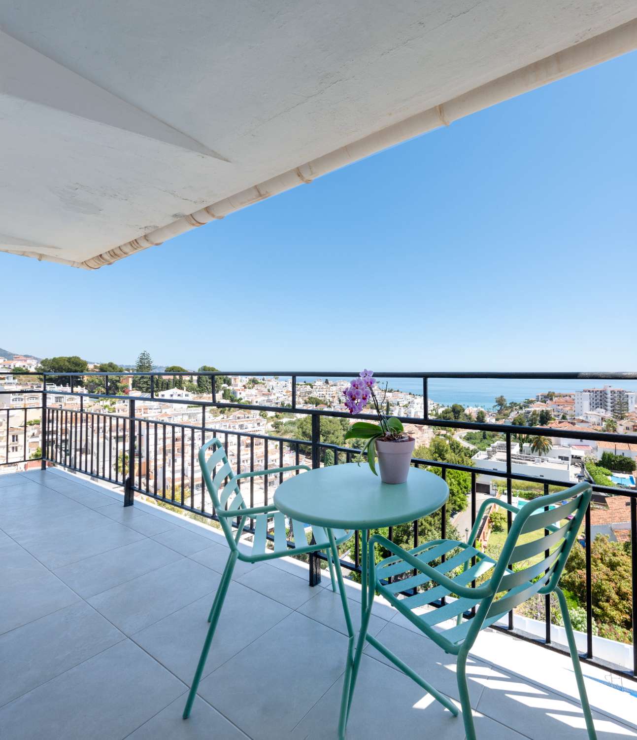 Fully refurbished apartment with breath-taking sea views