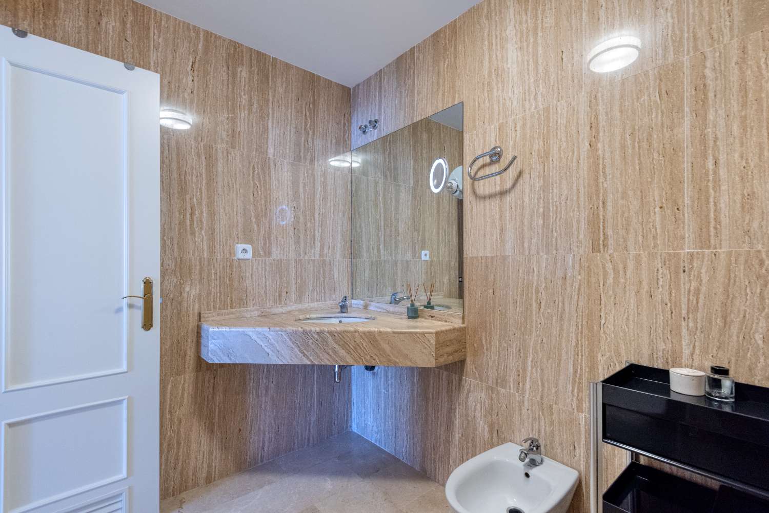Bright Corner Apartment with Expansive Terrace in Conjunto Valparaíso, Near Burriana Beach