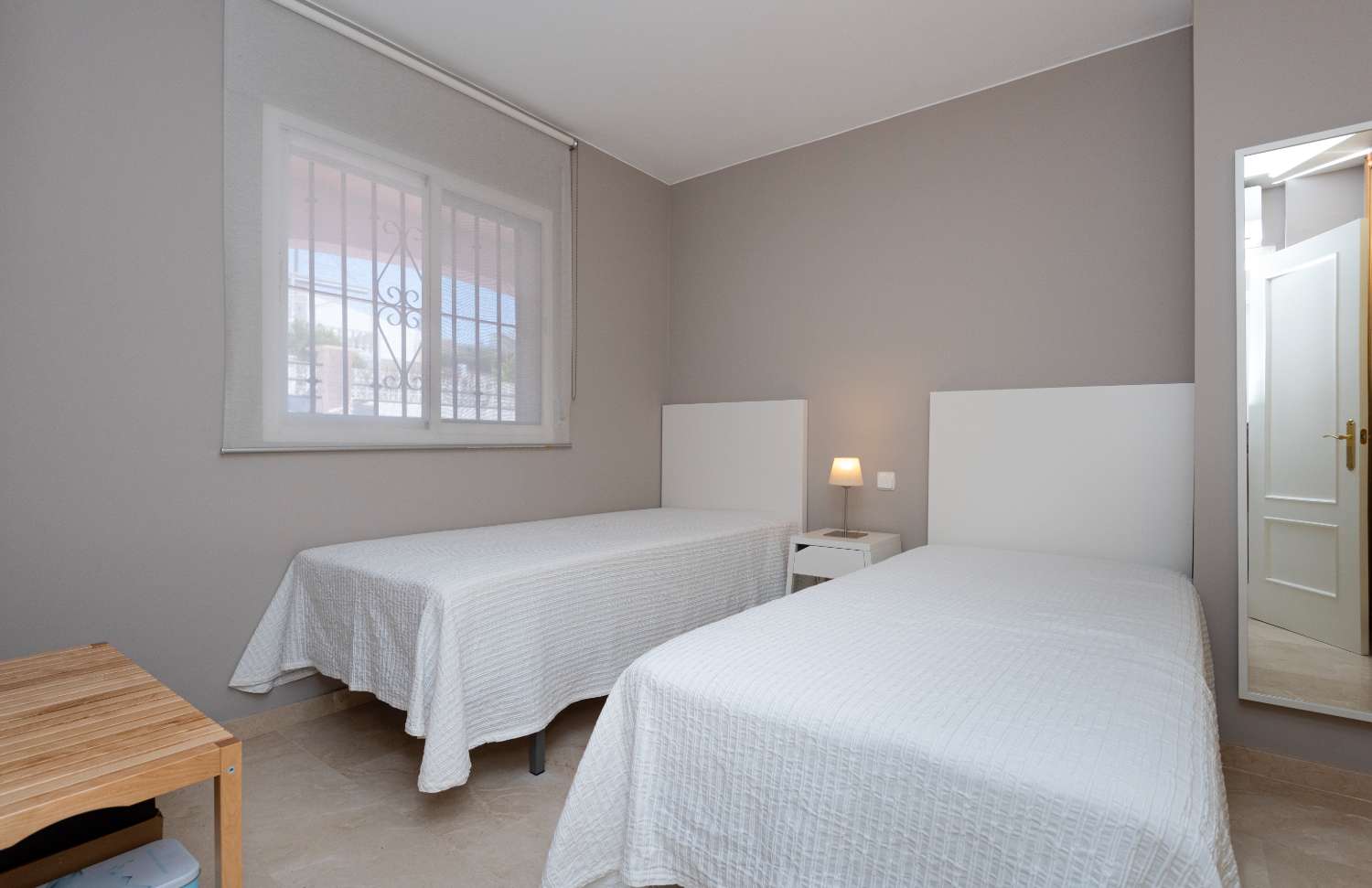 Bright Corner Apartment with Expansive Terrace in Conjunto Valparaíso, Near Burriana Beach