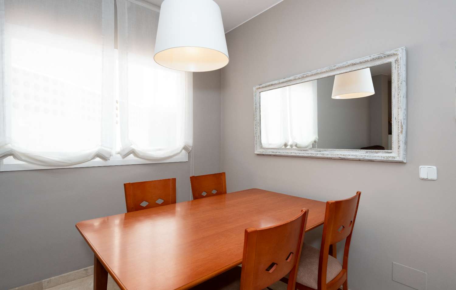 Bright Corner Apartment with Expansive Terrace in Conjunto Valparaíso, Near Burriana Beach