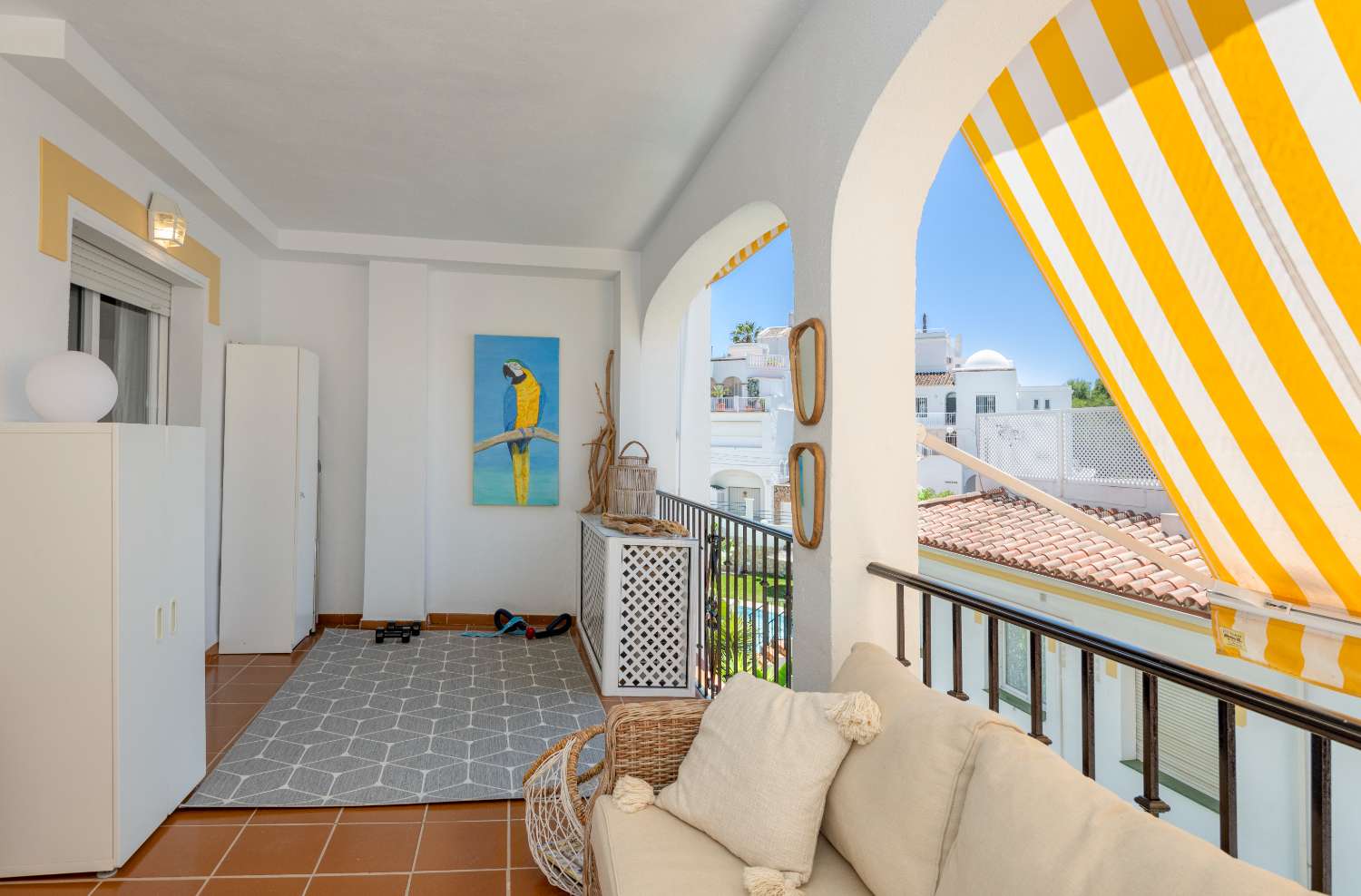 Bright Corner Apartment with Expansive Terrace in Conjunto Valparaíso, Near Burriana Beach