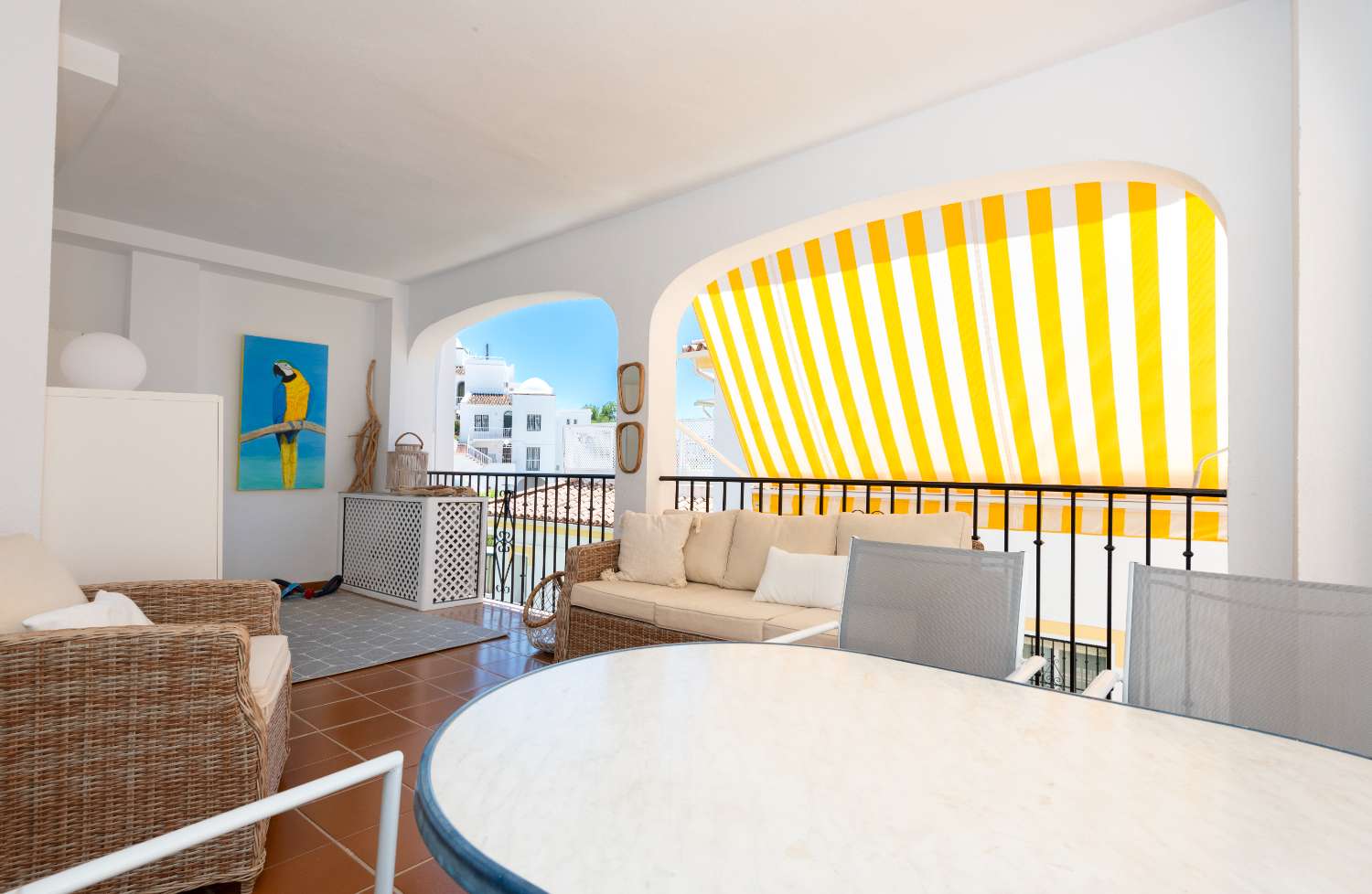 Bright Corner Apartment with Expansive Terrace in Conjunto Valparaíso, Near Burriana Beach