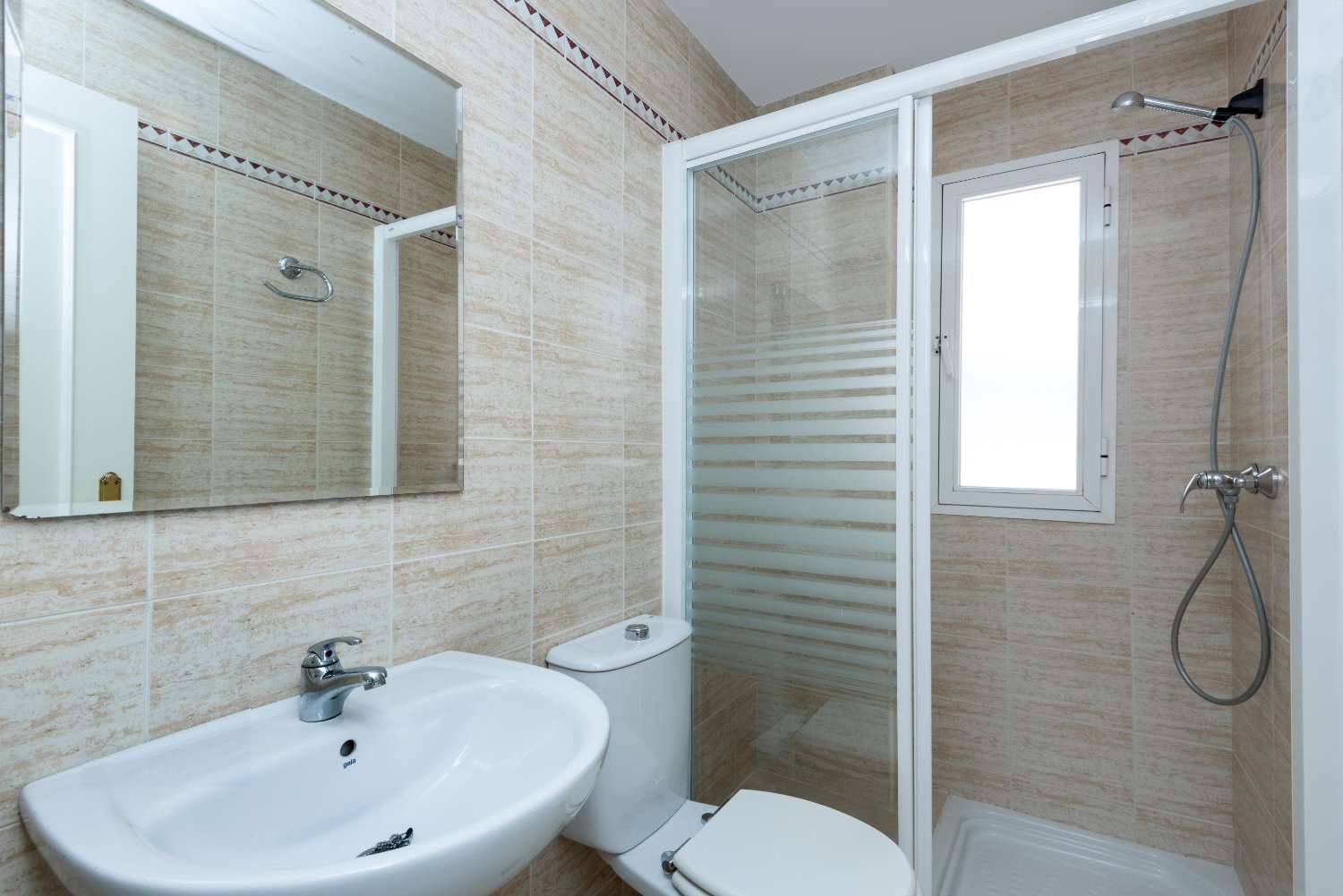Bright Corner Apartment with Expansive Terrace in Conjunto Valparaíso, Near Burriana Beach