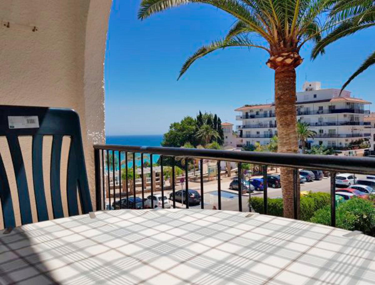 A superb one-bedroom apartment in Edificio Verdemar, one of Nerja’s most sought-after holiday locations.