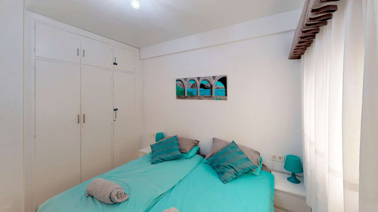 A superb one-bedroom apartment in Edificio Verdemar, one of Nerja’s most sought-after holiday locations.