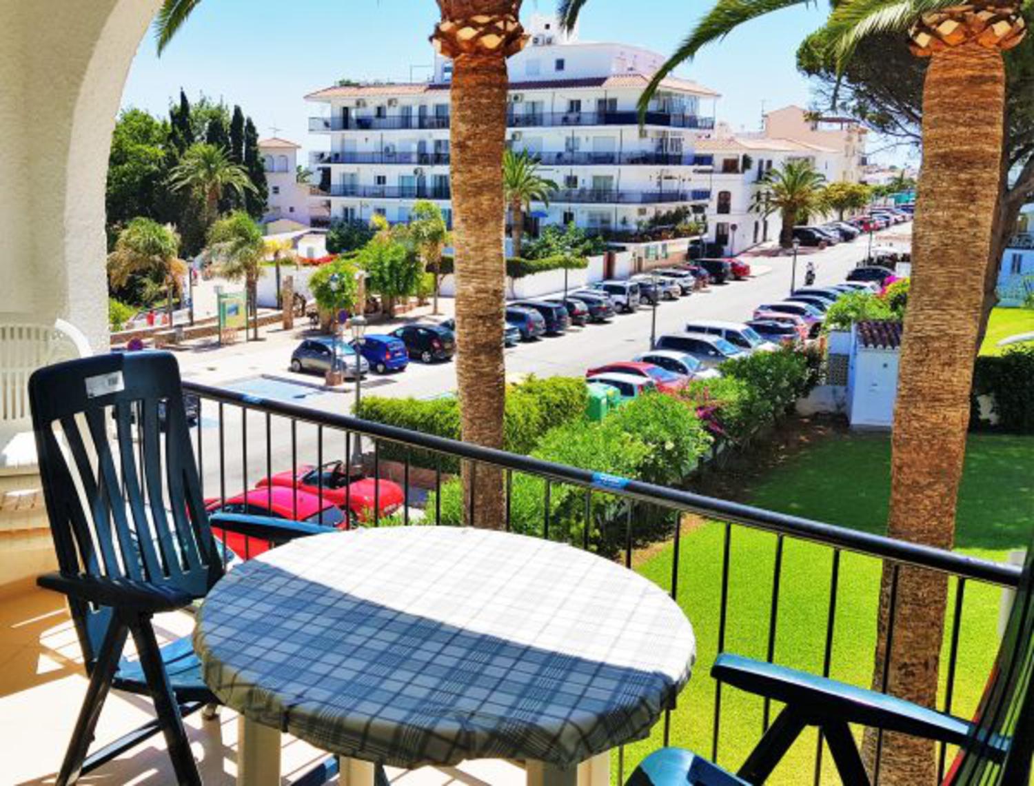 A superb one-bedroom apartment in Edificio Verdemar, one of Nerja’s most sought-after holiday locations.