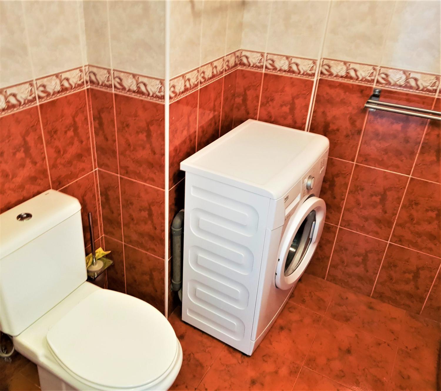 A superb one-bedroom apartment in Edificio Verdemar, one of Nerja’s most sought-after holiday locations.