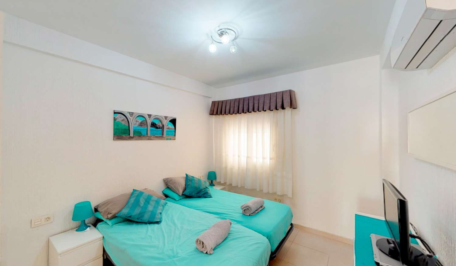 A superb one-bedroom apartment in Edificio Verdemar, one of Nerja’s most sought-after holiday locations.
