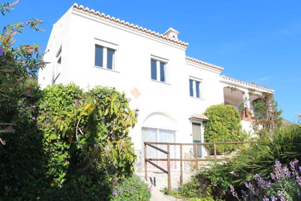 Unique opportunity to purchase a fabulous villa with stunning views