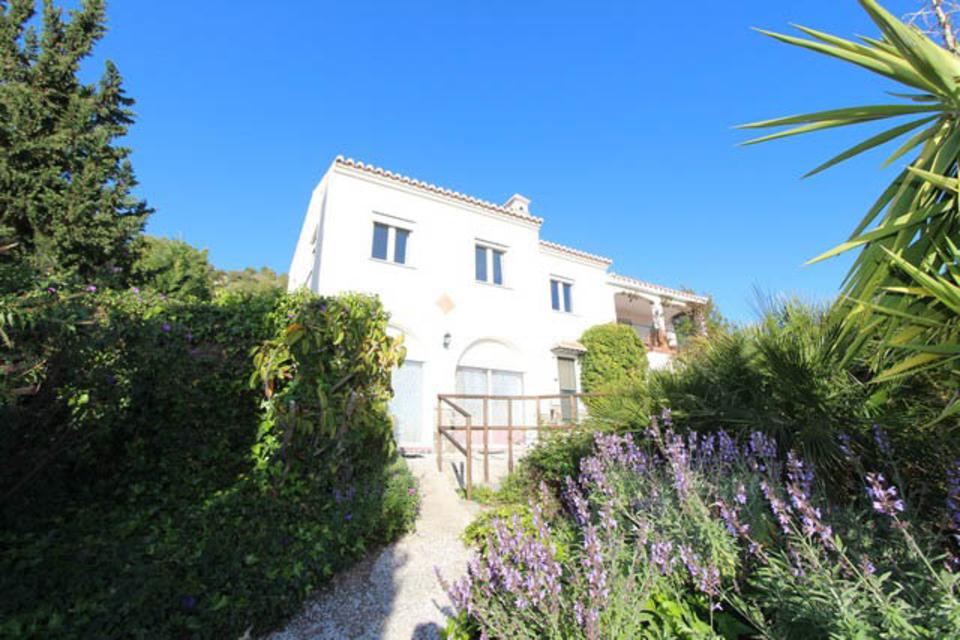 Unique opportunity to purchase a fabulous villa with stunning views