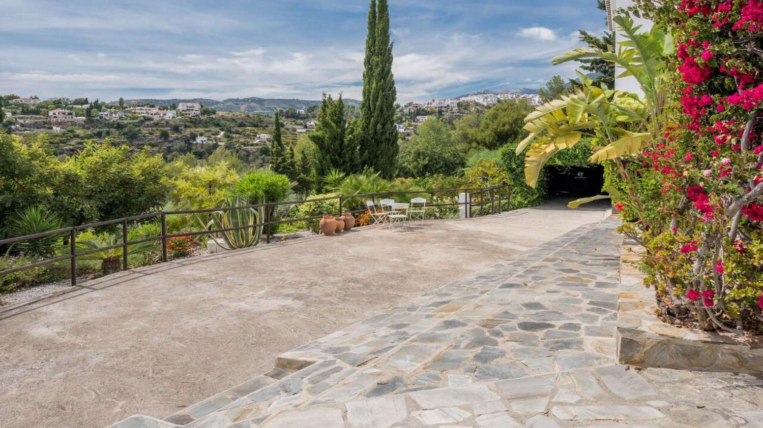 Unique opportunity to purchase a fabulous villa with stunning views